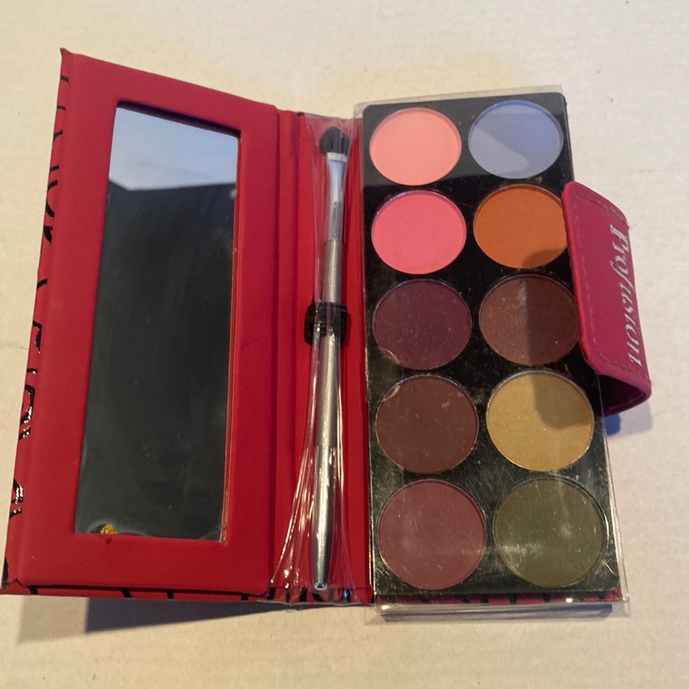 NWT Set of 2 Profusion Eyeshadow Cases - Pink